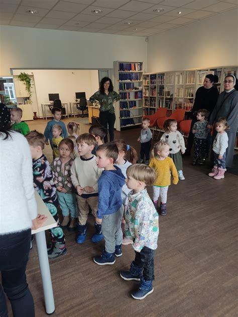 Wycieczka Do Biblioteki Publiczne Przedszkole Trampolina