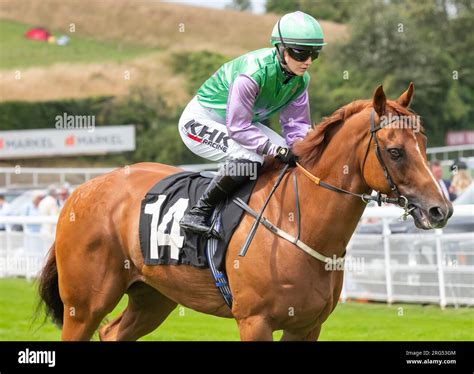 Jockey saffie osborne riding lihou hi-res stock photography and images - Alamy