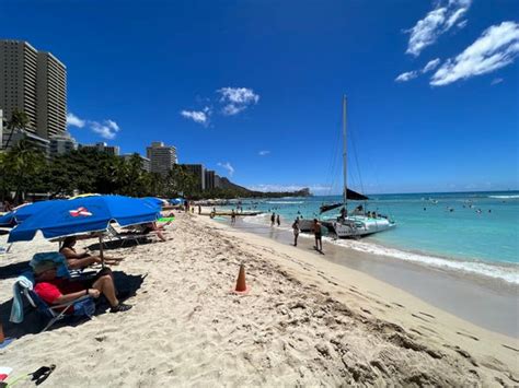 What It's Like to Visit Waikiki Beach in Honolulu on Oahu, Hawaii ...