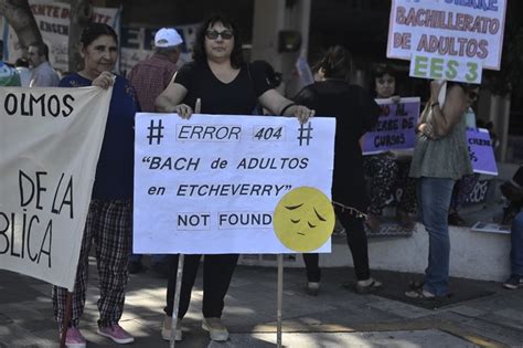 Manifestaciones En Defensa De La Educaci N Vidal Cierra Los