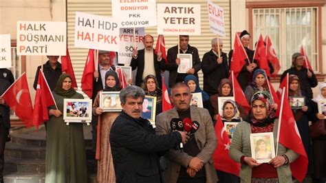 Evlat nöbetine iki aile daha katıldı Son Dakika Haberleri