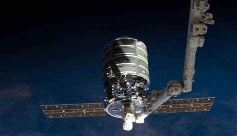 Il Cargo Cygnus Sta Viaggiando Verso La Stazione Spaziale Internazionale