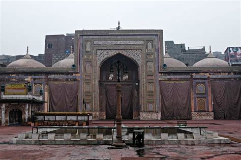 A Visual Delight Maryam Zamani And Wazir Khan Mosques Pakistan Dawn