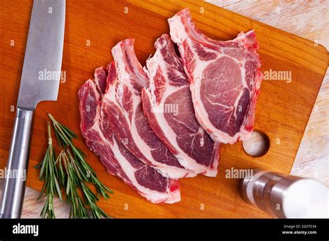 Preparation of raw pork loin Stock Photo - Alamy