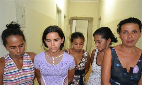 Pol Cia Civil Prende Em Flagrante Cinco Mulheres Em Para So Do