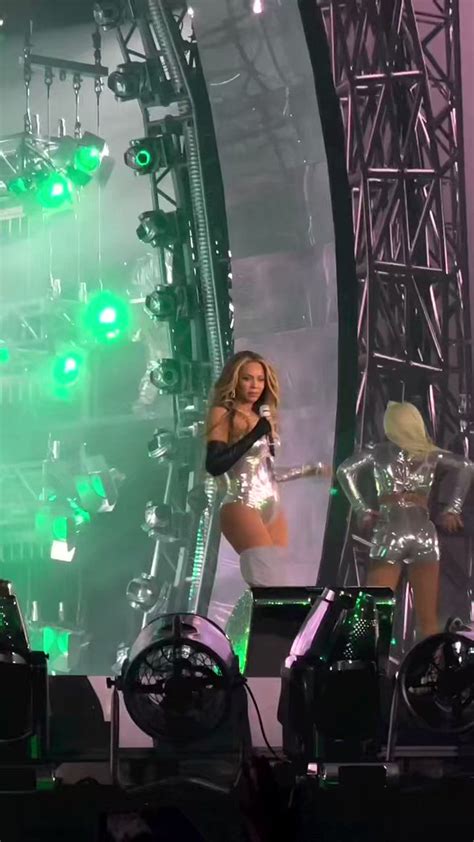 Beyonc Info On Twitter Beyonc Performing Sweet Dreams At The