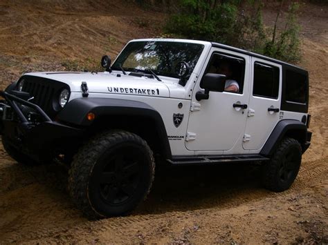 White jeep wrangler black grill