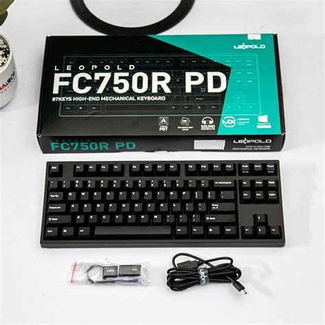 Bàn phím cơ Leopold FC750R PD TKL PBT Doubleshot Brown switch Black