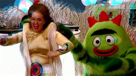 Happy Featuring Yo Gabba Gabba Youtube