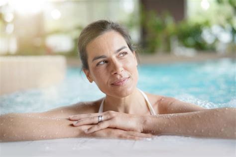 Premium Photo Attractive Brunette Woman Relaxing In Spa Pool