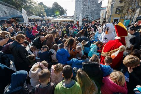 Foto Pogledajte Djeli Atmosfere S Otvorenja Dje Jeg Adventa U Zadru