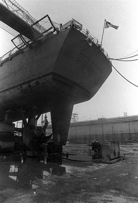 A port quarter view of the guided missile frigate USS SAMUEL B. ROBERTS ...