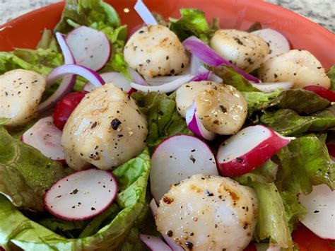 Pan Seared Scallop Salad With Radishes And Red Onions R Tonightsdinner