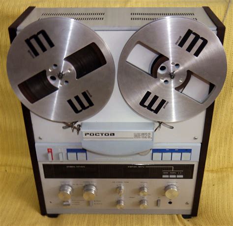 Сетевые катушечные магнитофоны ''Ростов МК-112С'' и ''Ростов МК-012С''.