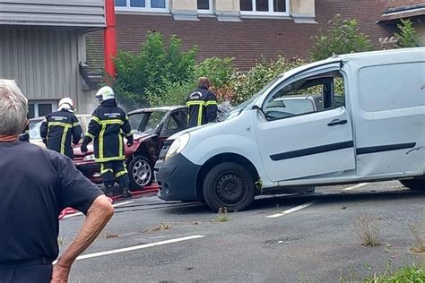 Pont L Ev Que Les Pompiers Interviennent Pour Une Voiture En Feu Sur