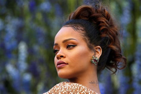 Rihanna 4k Wallpapers Top Free Rihanna 4k Backgrounds Wallpaperaccess