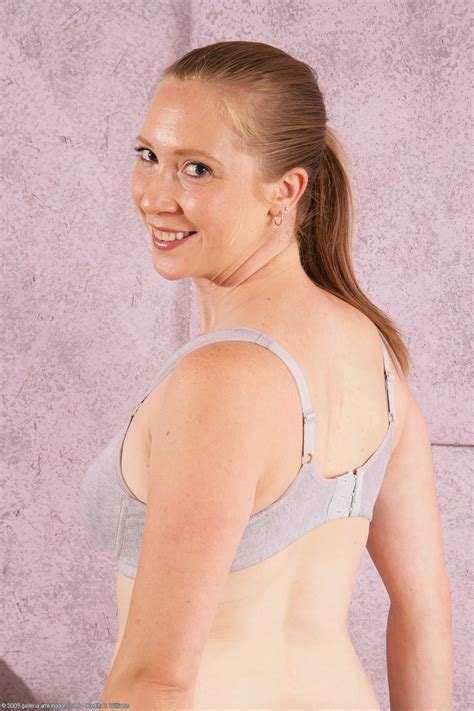 Sweet Amateur Girl Scarlett Shows Her Big Tits And Spreads Her Bush CoedCherry