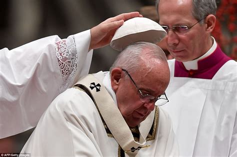 Pope Francis Holds His Annual Christmas Eve Mass Daily Mail Online