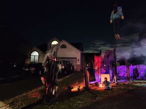 Family's mysterious 'Stranger Things' Halloween decoration wows - Good ...