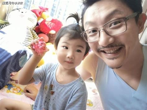 Ông bố hot nhất Cbiz hiện nay Vợ sinh khó con trai bị dây rốn quấn cổ