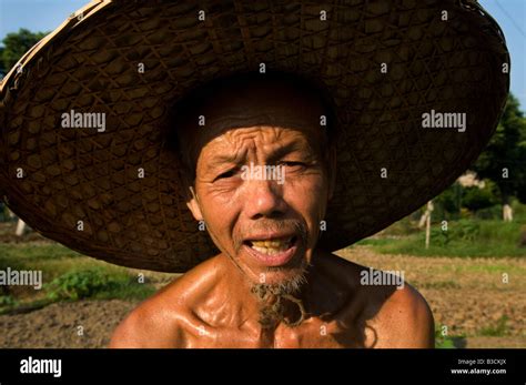 Portrait of a Chinese farmer Stock Photo - Alamy