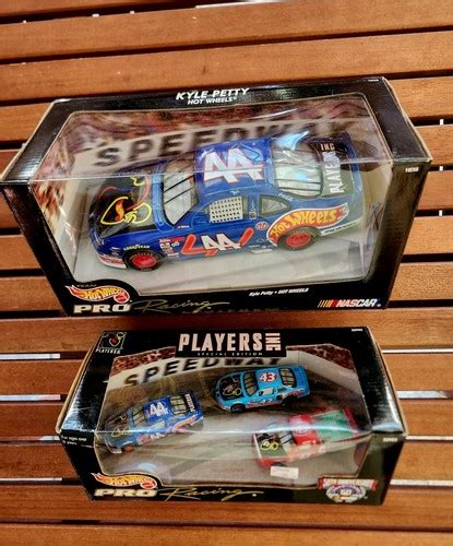 Hot Wheels Pro Racing Nascar Track Edition And Car Set Kyle Petty Players Ebay