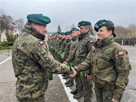 15 pułk przeciwlotniczy 28 listopada z rąk dowódcy 15 pplot zostały