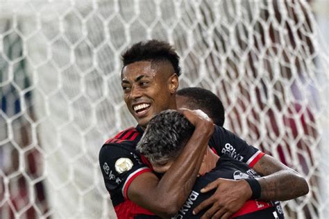 Bruno Henrique Sofre Trauma No P E Vira Desfalque Do Flamengo