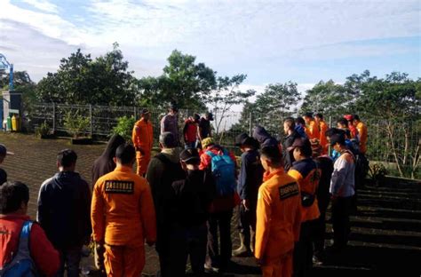 Dua Wna Tersesat Saat Mendaki Gunung Agung Bali Prawara