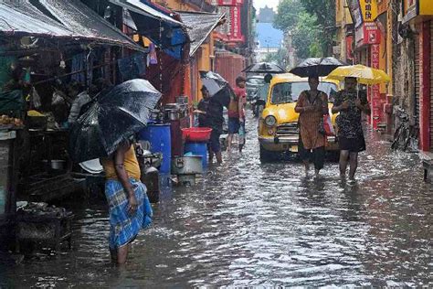 Cyclone Dana Waterlogged Calcutta Cyclone Dana Brings Heavy Rain