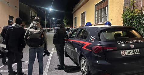 Coniugi Trovati Morti In Casa Ipotesi Omicidio Suicidio