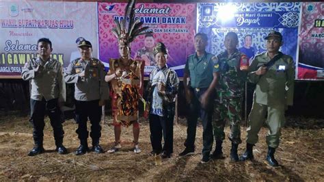 Kegiatan Pembukaan Acara Tradisi Gawai Dayak Musim Panen Padi Desa