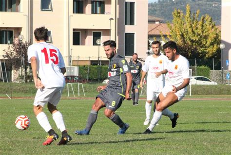 AC Trento 1921 CAPORALI E ALIU PIEGANO L ESTE NEL TURNO