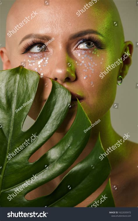 Im Genes De Bald Naked Girl Im Genes Fotos Y Vectores De Stock Shutterstock