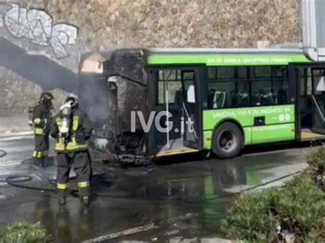 Savona Pullman A Fuoco In Via Stalingrado Intervento Dei Vigili Del