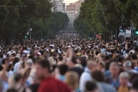 Afp O Protestu Nekoliko Desetina Hiljada Ljudi Na Skupu Protiv Nasilja