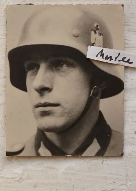 FOTO ALT PORTRAIT Wk2 Wehrmacht Stahlhelm Uniform Soldat Jung Wappen