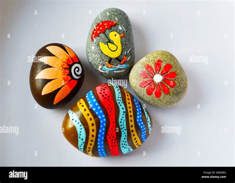 Painted pebbles hi-res stock photography and images - Alamy