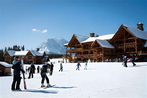 6 Best Ski Resorts in Alberta, Canada