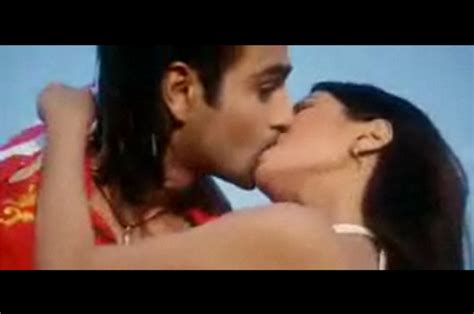 Hot Bollywood Kissing Scene B Night Photos