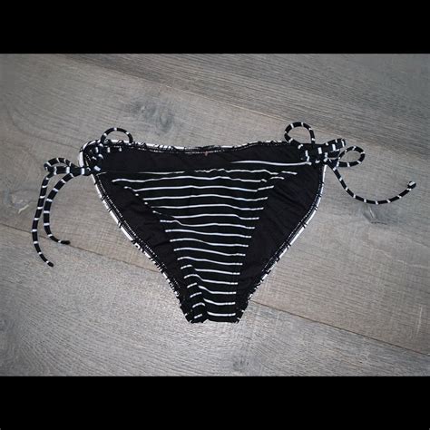Rip Curl Black And White Bikini Bottoms Size Med Gem