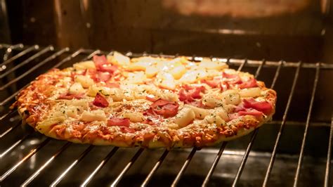 How To Cook Frozen Pizza In The Oven