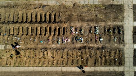 28 Fotos De La Reapertura De Los Cementerios Porteños Después De Cinco