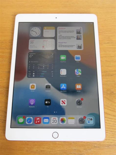 Apple Ipad 8th Generation Model A2270 32gb In White And Rose Gold