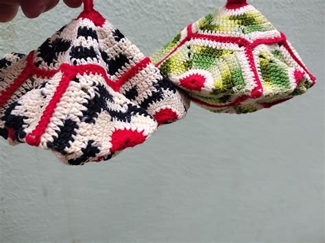 Two Vintage Crocheted Pot Holders Round Kitchen Hot Pads Granny Chic