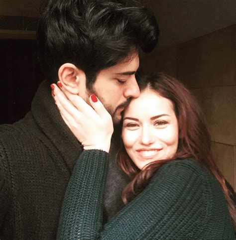 Burak Özçivit de Amor eterno y su esposa celebran aniversario juntos