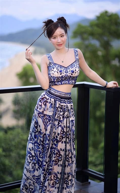 Hot girl Hà thành diện mốt áo tôn body trên đường phố Nhật Bản Người đẹp Việt Giải Trí