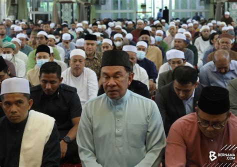 BERNAMA On Twitter PM Anwaribrahim Solat Jumaat Bersama Rakyat Di