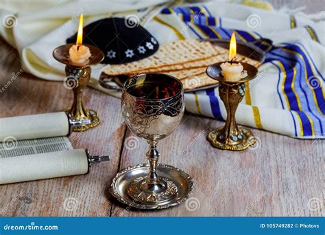 Ritual Judaico - Shabbat Shalom - Ritual Judaico Tradicional Do Matzah E Do Vinho Do ...
