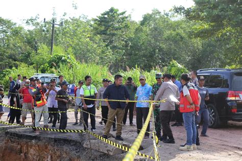 Herman Deru Intruksikan Dinas Pubmtr Segera Lakukan Perbaikan Jalan